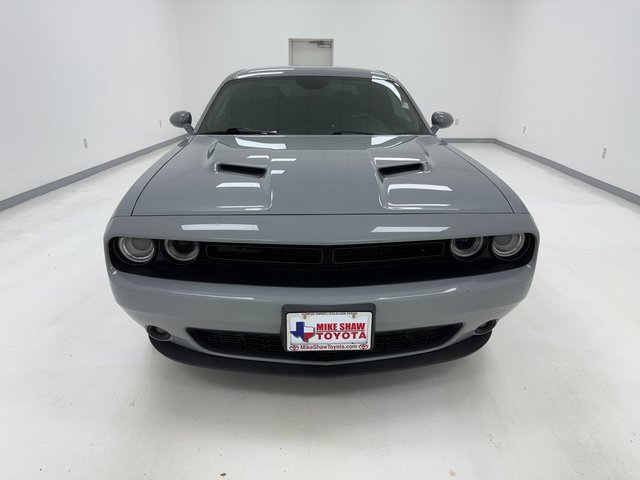 2020 Dodge Challenger SXT photo 3