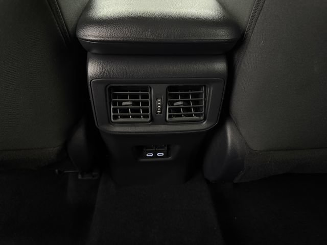 2025 Toyota RAV4 XLE - Photo 32