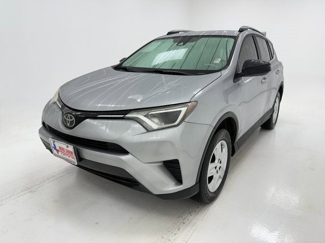 2018 Toyota RAV4 LE photo 4