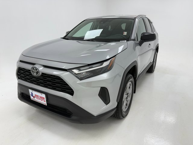 2024 Toyota RAV4 LE photo 4
