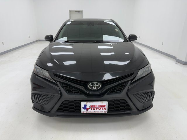 2021 Toyota Camry SE photo 3