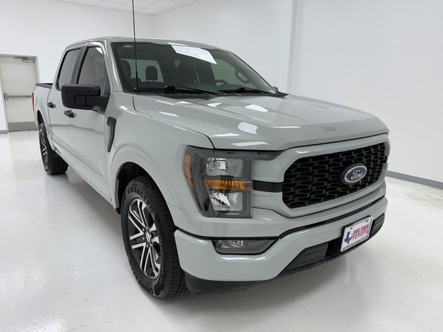 2023 Ford F-150 XL photo 2