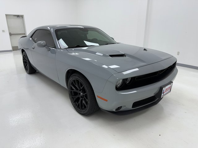 2020 Dodge Challenger SXT photo 2