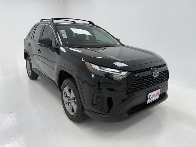 2025 Toyota RAV4 XLE photo 2