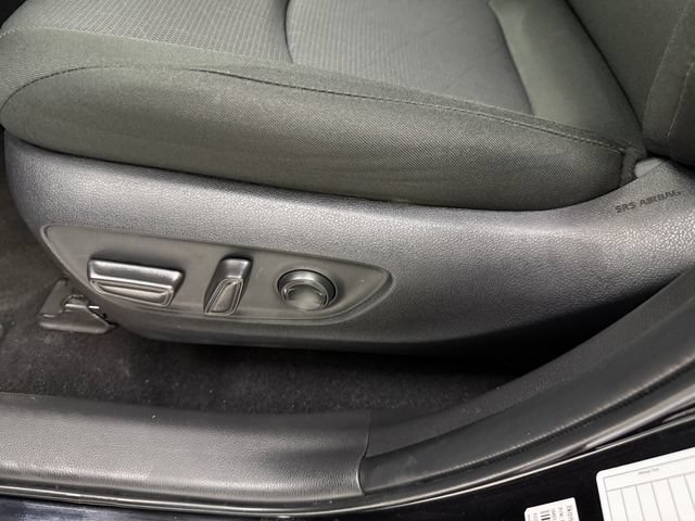 2025 Toyota RAV4 XLE - Photo 27