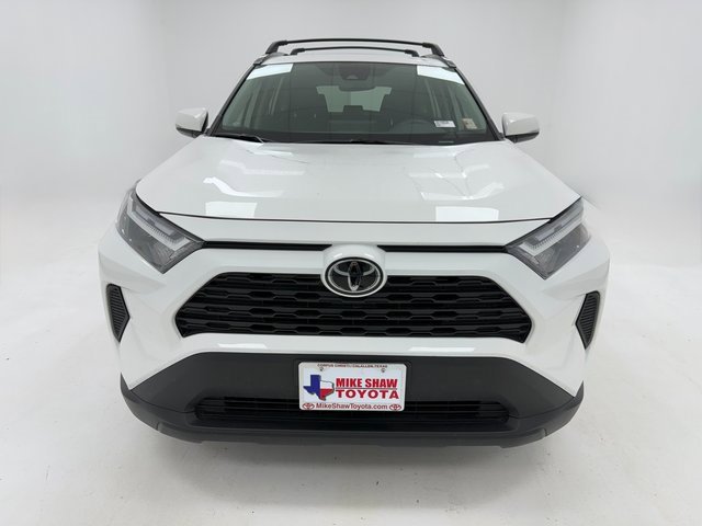 2024 Toyota RAV4 XLE photo 3