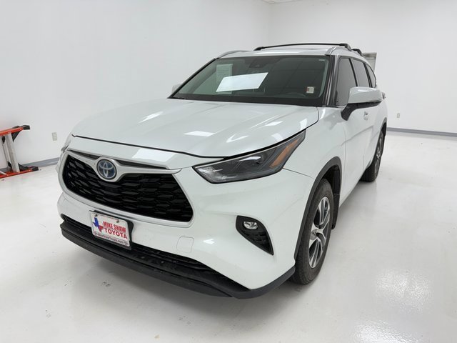 2022 Toyota Highlander Hybrid XLE photo 3