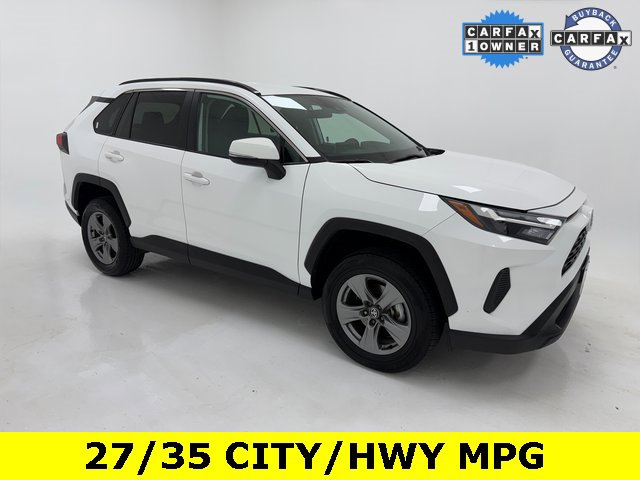 2024 Toyota RAV4 XLE's photo