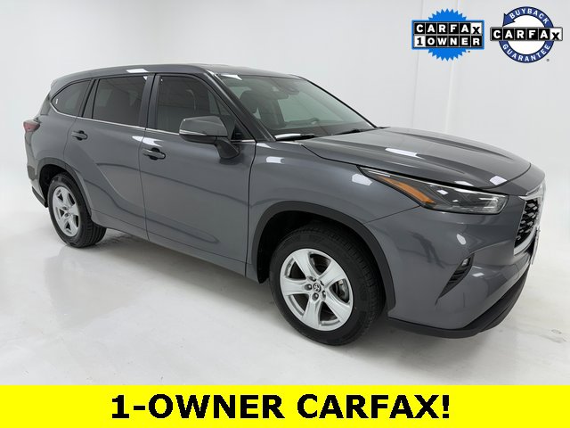 2024 Toyota Highlander LE's photo