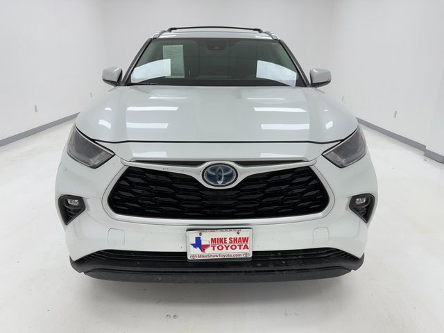 2022 Toyota Highlander Hybrid XLE photo 2