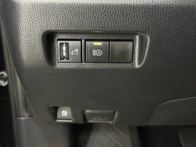 2025 Toyota RAV4 XLE - Photo 14