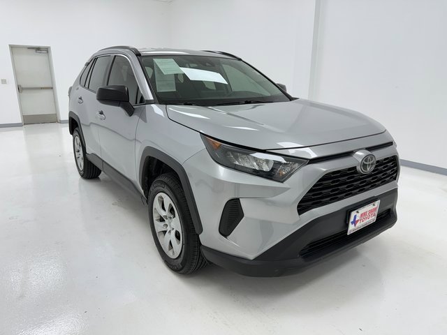 2019 Toyota RAV4 LE photo 2