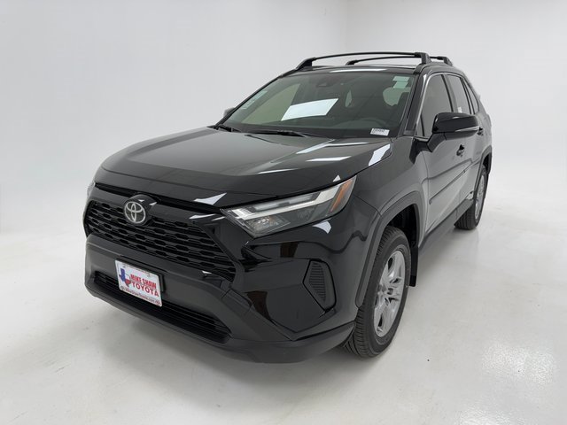 2025 Toyota RAV4 Hybrid XLE photo 4