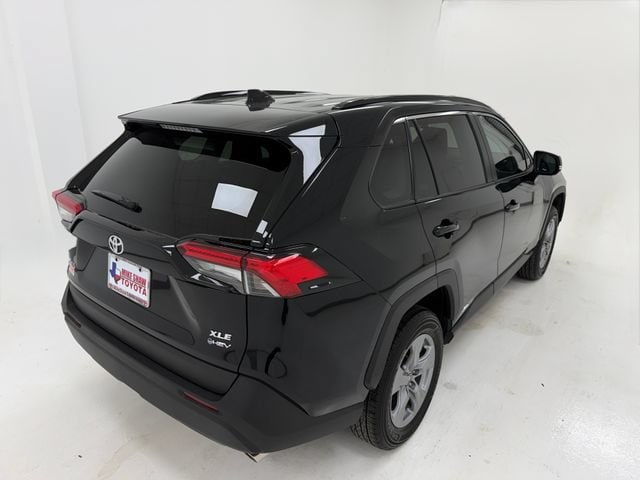 2025 Toyota RAV4 XLE - Photo 40