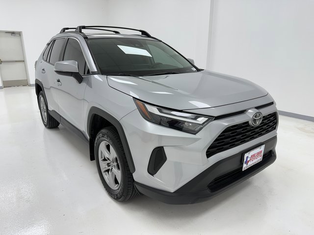 2023 Toyota RAV4 XLE photo 2