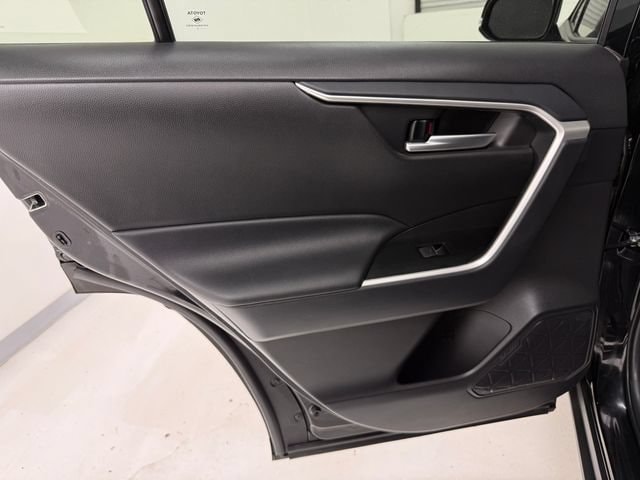 2025 Toyota RAV4 XLE - Photo 35