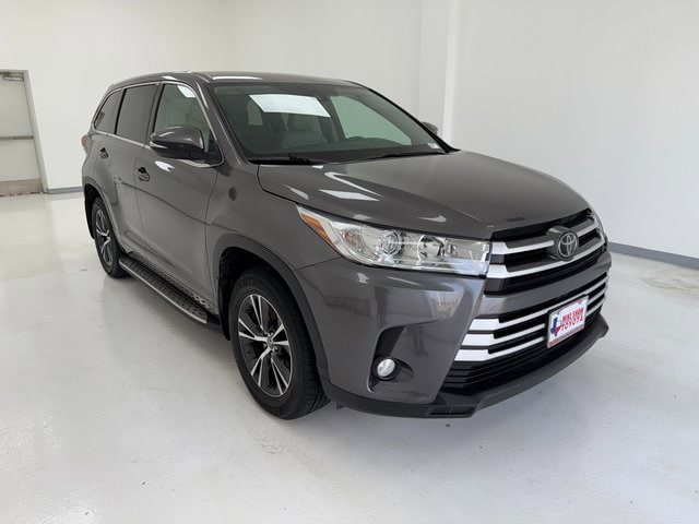 Used 2017 Toyota Highlander LE with VIN 5TDZZRFH5HS230916 for sale in Corpus Christi, TX