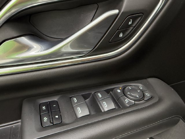 2023 Chevrolet Suburban Z71 - Photo 30