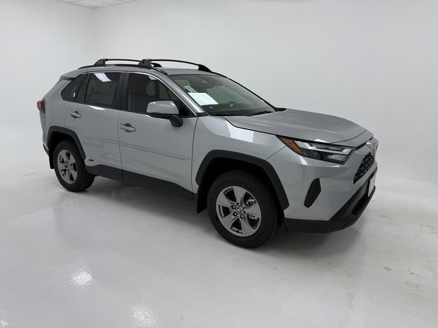 2025 Toyota RAV4 XLE's photo