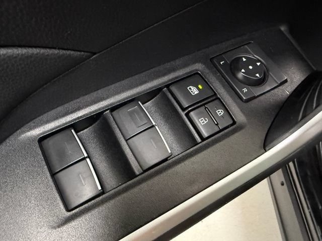2025 Toyota RAV4 XLE - Photo 28