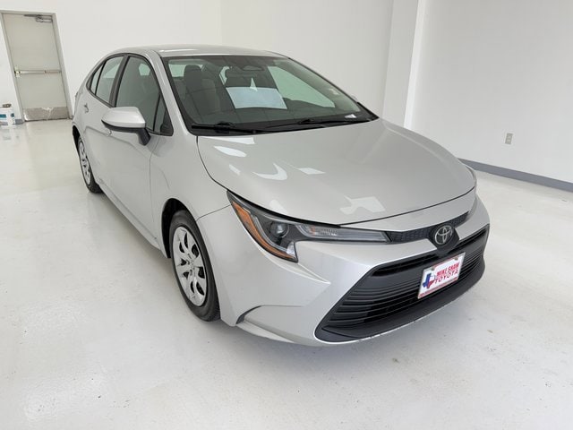 Used 2023 Toyota Corolla LE with VIN 5YFB4MDE6PP033000 for sale in Northfield, Minnesota