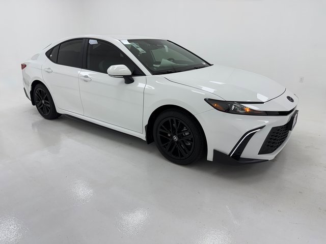 2026 Toyota Camry SE's photo