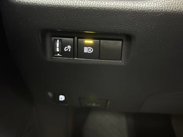2025 Toyota RAV4 XLE - Photo 13