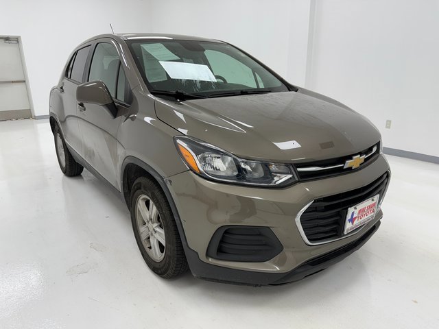 2020 Chevrolet Trax LS photo 2