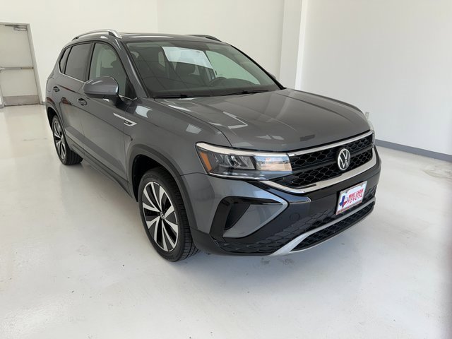 Used 2022 Volkswagen Taos SE with VIN 3VVTX7B27NM069998 for sale in Corpus Christi, TX