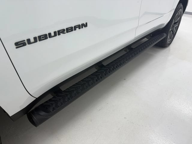 2023 Chevrolet Suburban Z71 - Photo 8