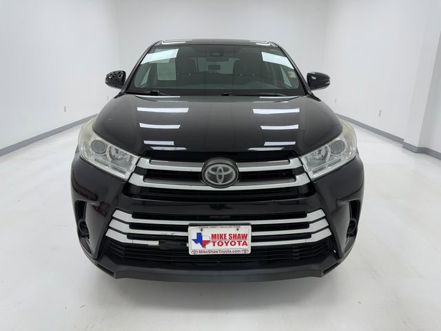 2019 Toyota Highlander LE photo 3