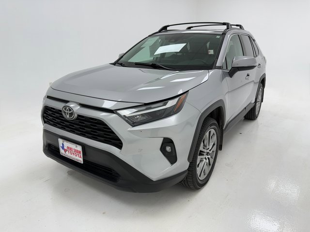 2023 Toyota RAV4 XLE Premium photo 4