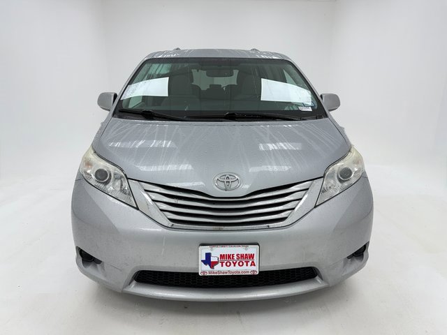 2017 Toyota Sienna L photo 3