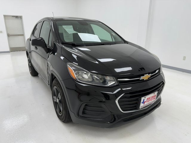 2020 Chevrolet Trax LS photo 2