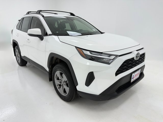 2024 Toyota RAV4 XLE photo 2