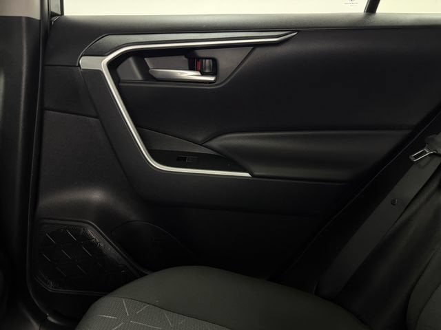 2025 Toyota RAV4 XLE - Photo 33