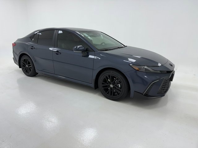 2026 Toyota Camry SE's photo