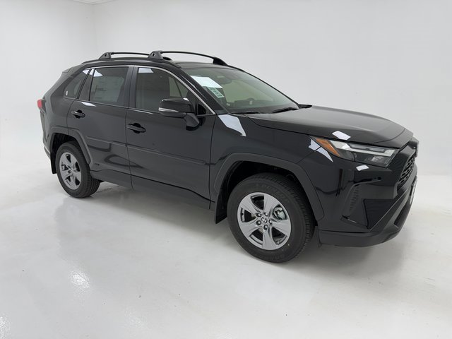 2025 Toyota RAV4 XLE's photo