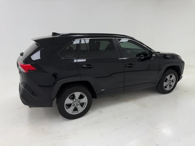 2025 Toyota RAV4 XLE - Photo 41