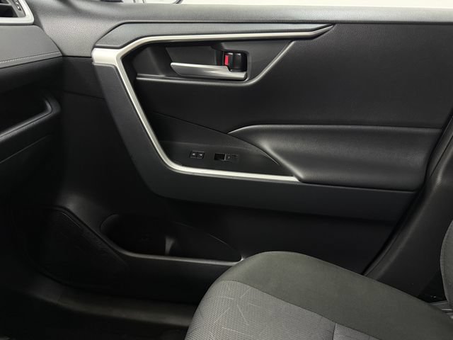 2025 Toyota RAV4 XLE - Photo 24