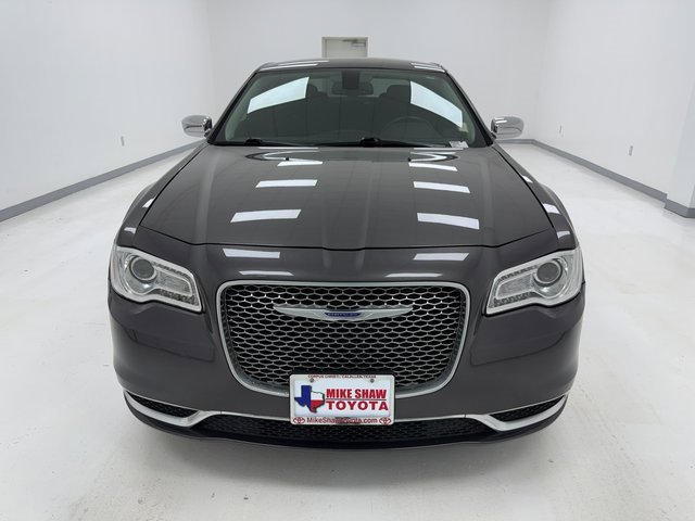 2020 Chrysler 300 Touring photo 2