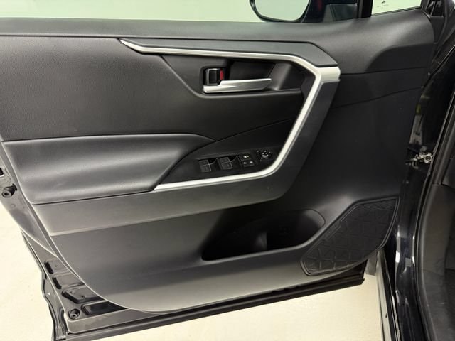 2025 Toyota RAV4 XLE - Photo 29