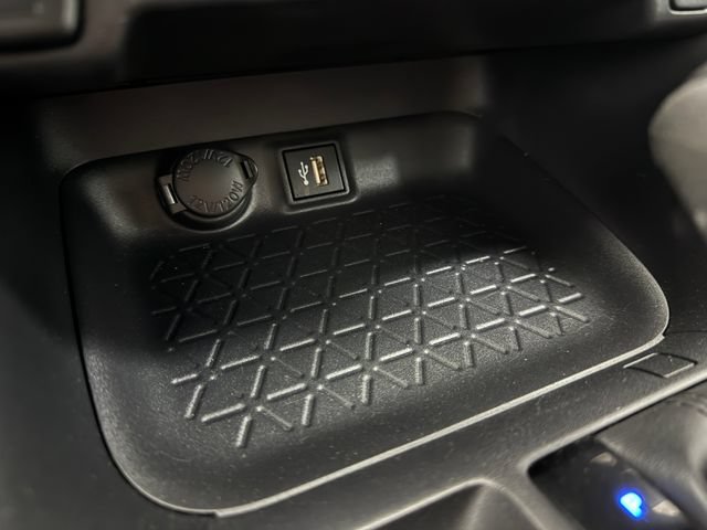 2025 Toyota RAV4 XLE - Photo 20