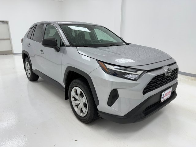 2023 Toyota RAV4 LE photo 2