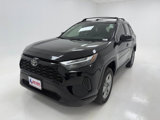 2025 Toyota RAV4 XLE photo 4