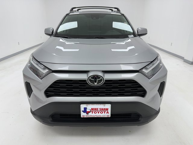 2023 Toyota RAV4 XLE photo 3