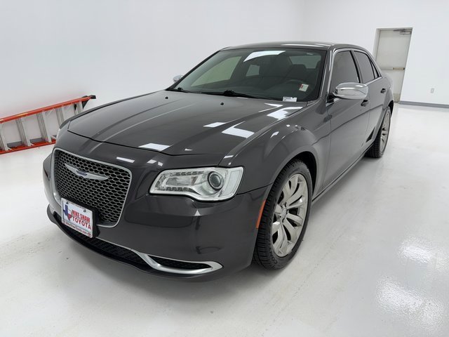 2020 Chrysler 300 Touring photo 3