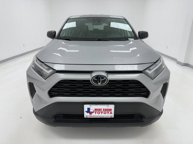2023 Toyota RAV4 LE photo 3