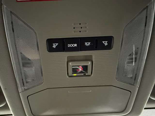 2025 Toyota RAV4 XLE - Photo 22
