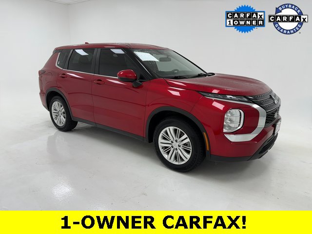 2022 Mitsubishi Outlander ES's photo